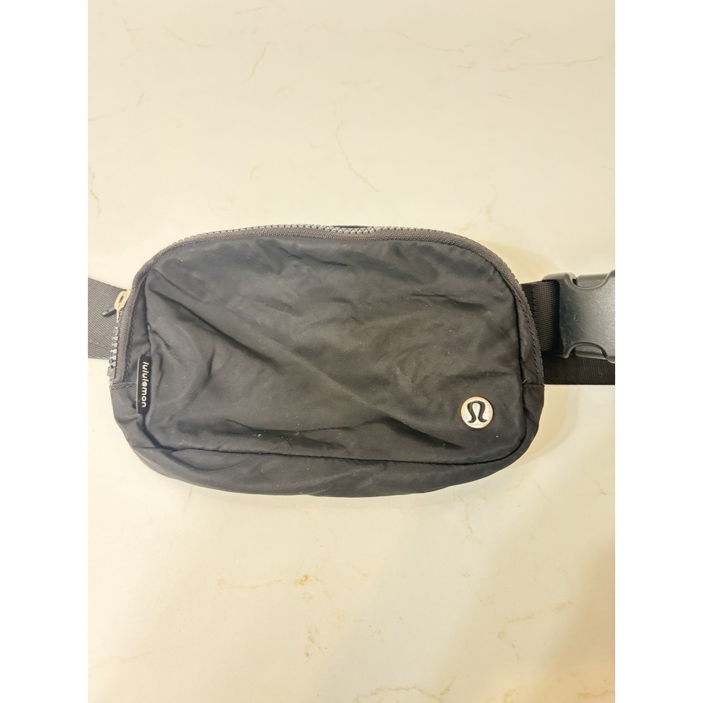 Lululemon Bags Everywhere 1L Black Nylon Inner Pockets Adjustable Waist Belt